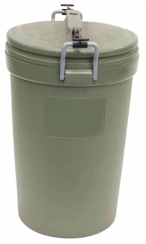 United Solutions 32-Gal Rubbermaid Animal Stopper Trash Can | Outdoor ...