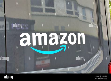 Amazon logo hi-res stock photography and images - Alamy