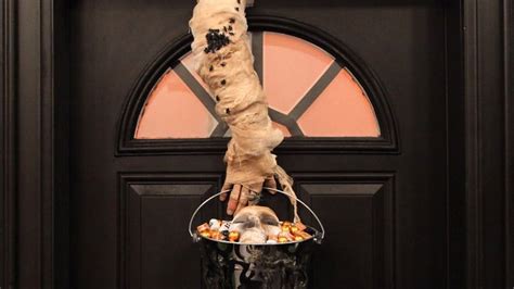 Halloween how-to: Three super spooky door decorations | CBC Life