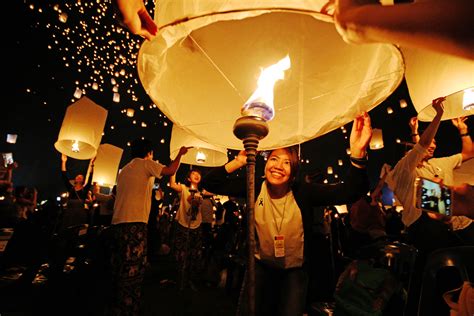 Yi Peng Lantern Festival | Lenny Kalcic Photography