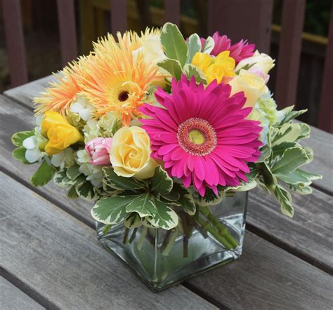 Happy fresh flower arrangement with gerber daisies. | Daisy flower arrangements, Birthday flower ...