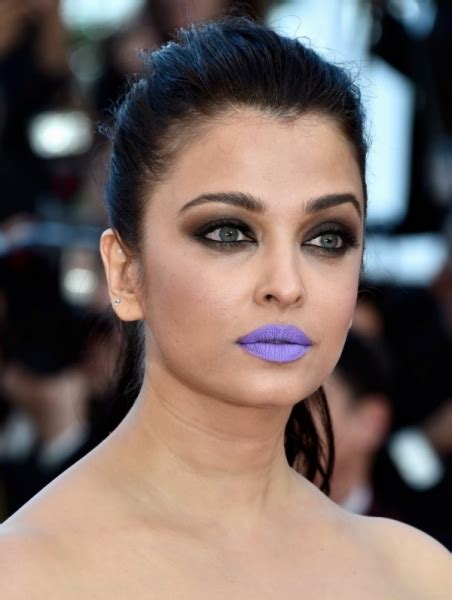 Aishwarya Rai with extremely violet lipstick on the lips – Celebrity News