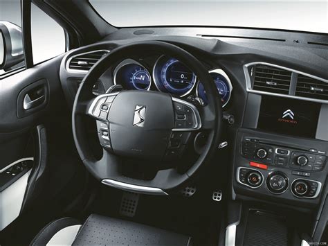 Citroen DS4 (2012) - Interior | Caricos