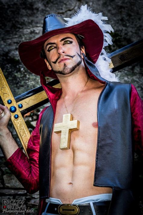 Cosplay Dracule MIHAWK | One piece cosplay, Cosplay, Best cosplay