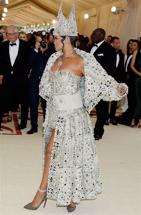 Rihanna – MET Gala 2018 • CelebMafia