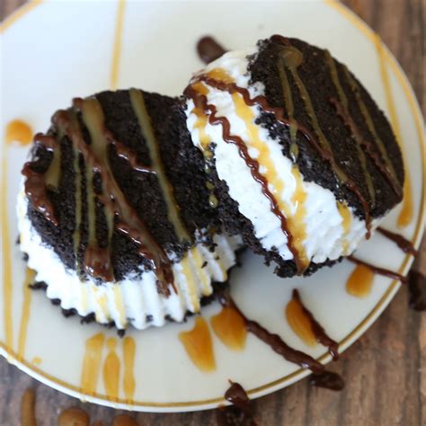 Oreo Ice Cream Sandwiches {TGI Friday's Oreo Madness Copycat Recipe}