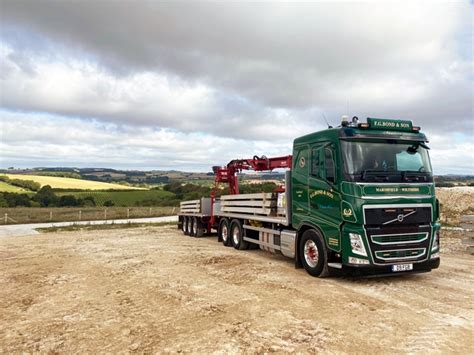 Crane lorry hire - F.G.Bond & Son