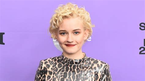 'Ozark's Julia Garner Age, Instagram, Height, Husband: Everything to ...