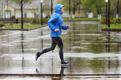 14 Tips For Running In The Rain - Psycho Wyco