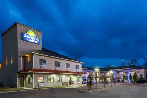 Days Inn & Suites by Wyndham Madisonville | Madisonville, TX Hotels