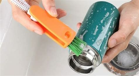 Keep your stainless steel water bottle sparkling clean