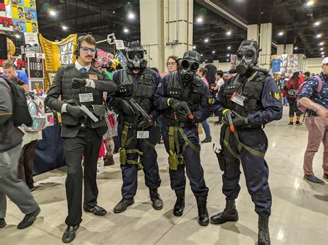 SAS + Warden Cosplay [Kastucon 2020] : r/Rainbow6