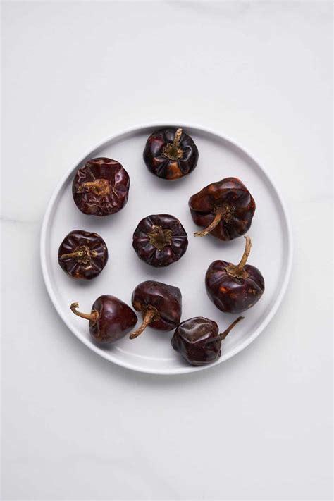 Cascabel Chile Guide (Heat, Flavor, Uses)