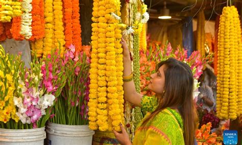 People celebrate Pohela Falgun in Dhaka, Bangladesh - Global Times