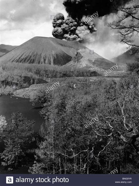 Mexico, Michoacan, Paricutin, Smoke erupting from a volcano Stock Photo ...