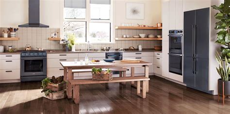 Explore the seamless design of the Samsung Chef Collection. From matte black stainless steel to ...