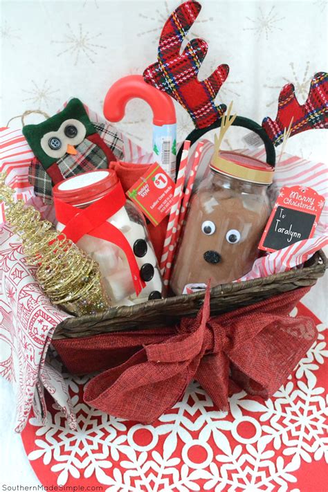 30 Best Christmas Gift Basket Ideas for families and others