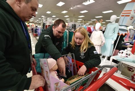 PICTURES: Shop with an Airport Cop – The Morning Call