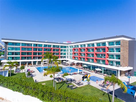 Aquashow Park Hotel in Quarteira, Portugal | loveholidays