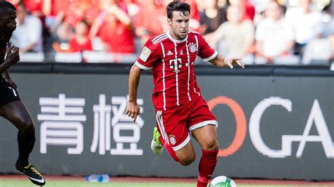 Surgery a success for Juan Bernat : Official FC Bayern News ...