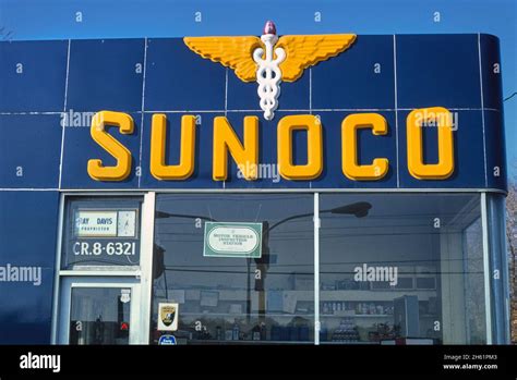 Ray davis sunoco sign hi-res stock photography and images - Alamy