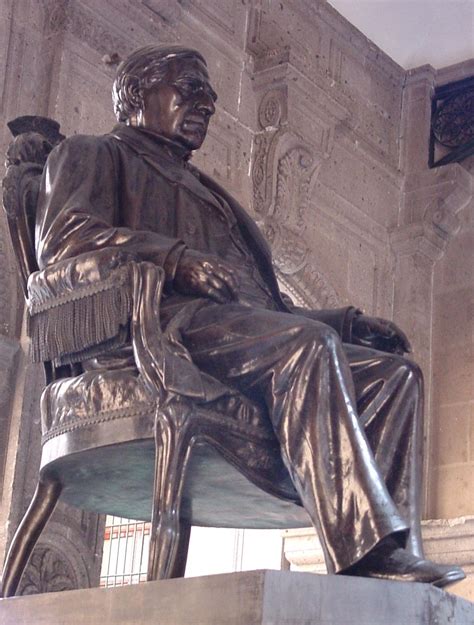 Escultura de Bronce de Don Benito Juárez en Palacio Nacional, Centro ...