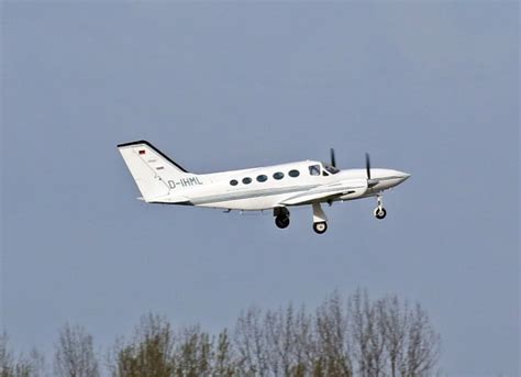 Cessna 421 Golden Eagle - Price, Specs, Photo Gallery, History - Aero Corner