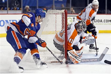 Flyers’ goalie hopeful Anthony Stolarz impressive in 5-1 win over Islanders