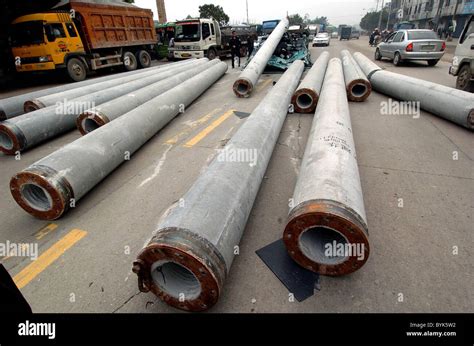 UNSECURED CARGO CAUSES FATAL ACCIDENT IN CHINA A Chinese driver is ...