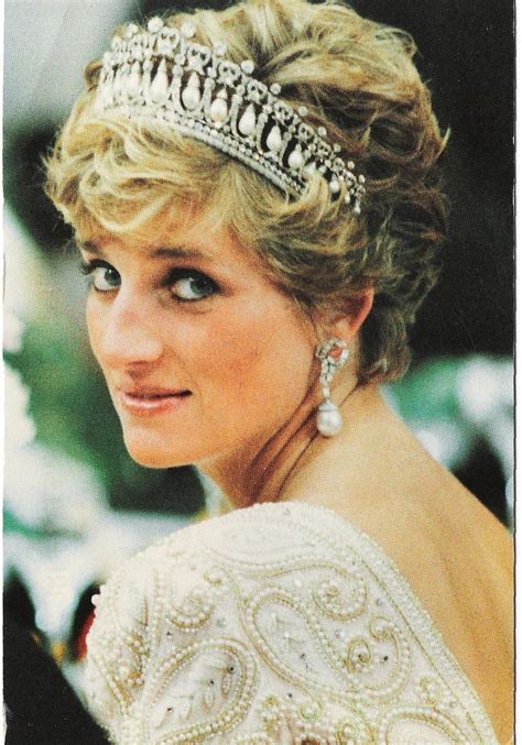 HRH Princess Diana of Wales - A Girl's Fancies | Beauty, Fashion and ...