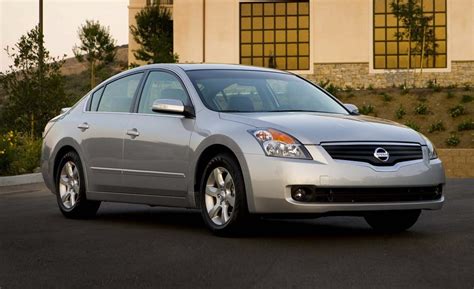 2009 Nissan Altima Hybrid Road Test | Review | Car and Driver