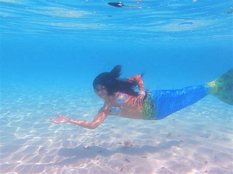 When it’s #AlohaFriday and you’ve decided you want to put this new mermaid emoji to use 🧜🏽‍♀️🧜🏽 ...