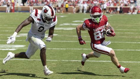 OU football jumps 2 spots in AP Top 25 after win in season opener