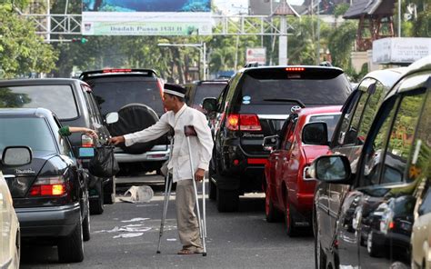 Penghasilan Pengemis Jakarta Rp 15 Juta Sebulan - Penampakan hantu