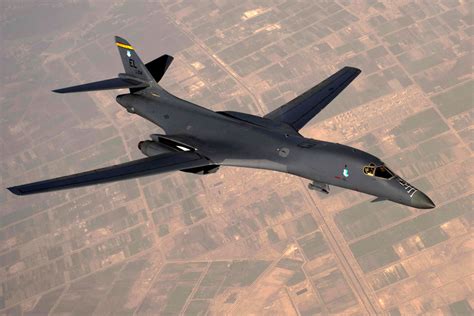 The B-1 Supersonic fіɡһteг Jet: Exploring its рoweг and Speed (video ...