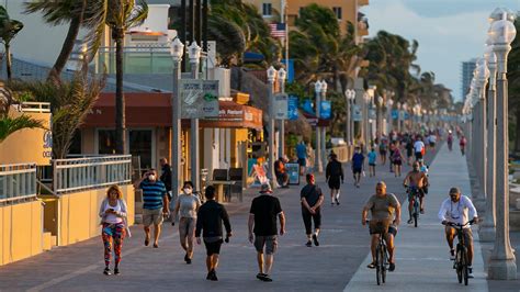 Beachgoers return to the Hollywood Broadwalk after it reopened - YouTube