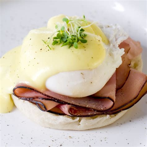 Eggs Benedict with Easy Hollandaise