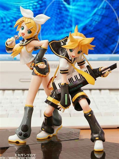 Pin de V. HR. en Vocaloid | Figuras de anime, Muñecas de anime, Figurin