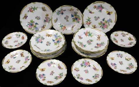 Sold at Auction: CHINA: Herend "Queen Victoria" pattern dinnerware ...