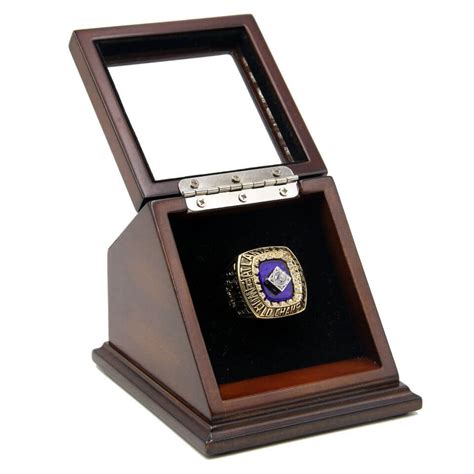 Braves World Series Replica Ring (w/ Schedule and Program) - munimoro ...