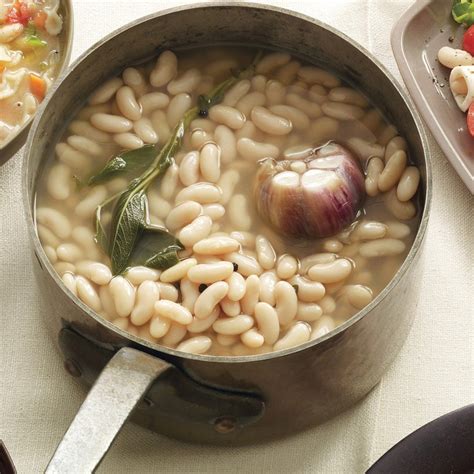 Cannellini Beans with Garlic and Sage | Epicurious