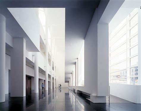 Barcelona Museum of Contemporary Art – Arch Journey