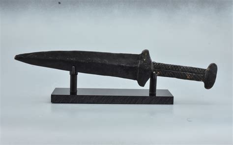 Ancient Scythian Iron Acinaces Short Sword on Stand - Catawiki