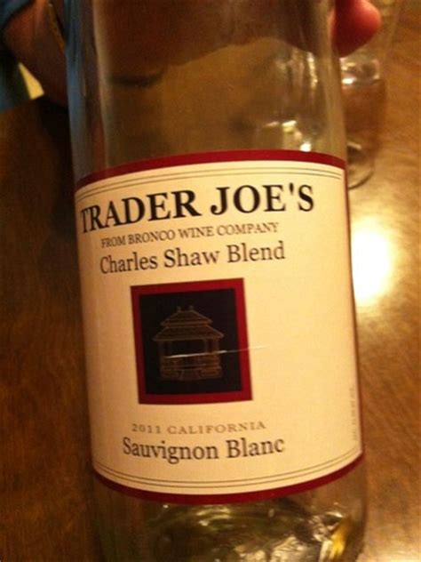 2015 Trader Joe's Charles Shaw Blend Sauvignon Blanc | Vivino US