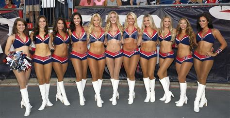 Patriots cheerleaders : cheerleaders