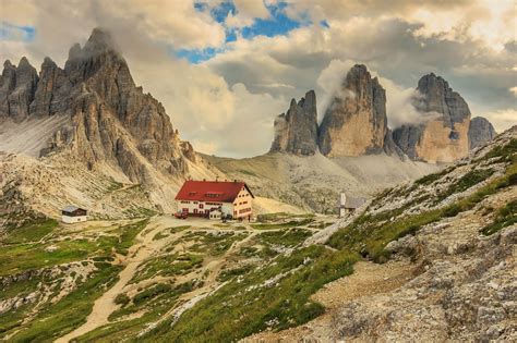 tre cime di lavaredo hut rifugio – dolmites-south tyrol destination