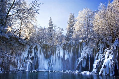 Plitvice Lakes National Park in Winter jigsaw puzzle in Waterfalls puzzles on TheJigsawPuzzles.com