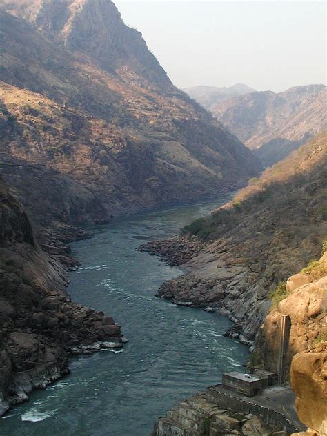 Cahora Bassa Dam looking downstream | Photo: Rich Beilfuss C… | Flickr