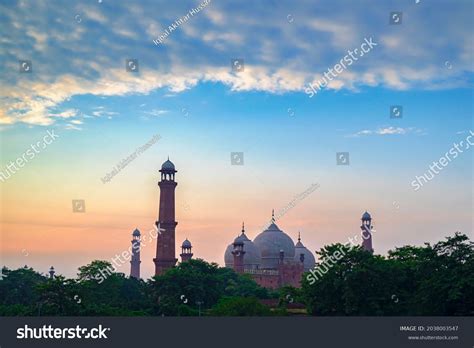 Badshahi Mosque Sunrise Lahore Pakistan Stock Photo 2038003547 | Shutterstock