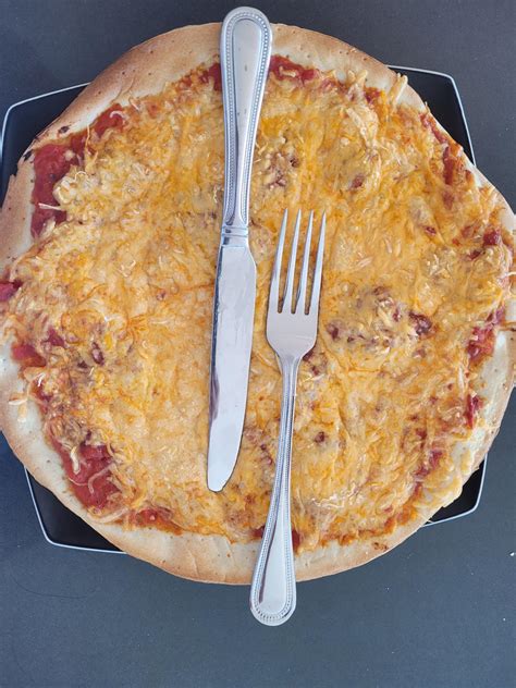 12-inch Pizza for 660 calories with 105g protein : r/Volumeeating